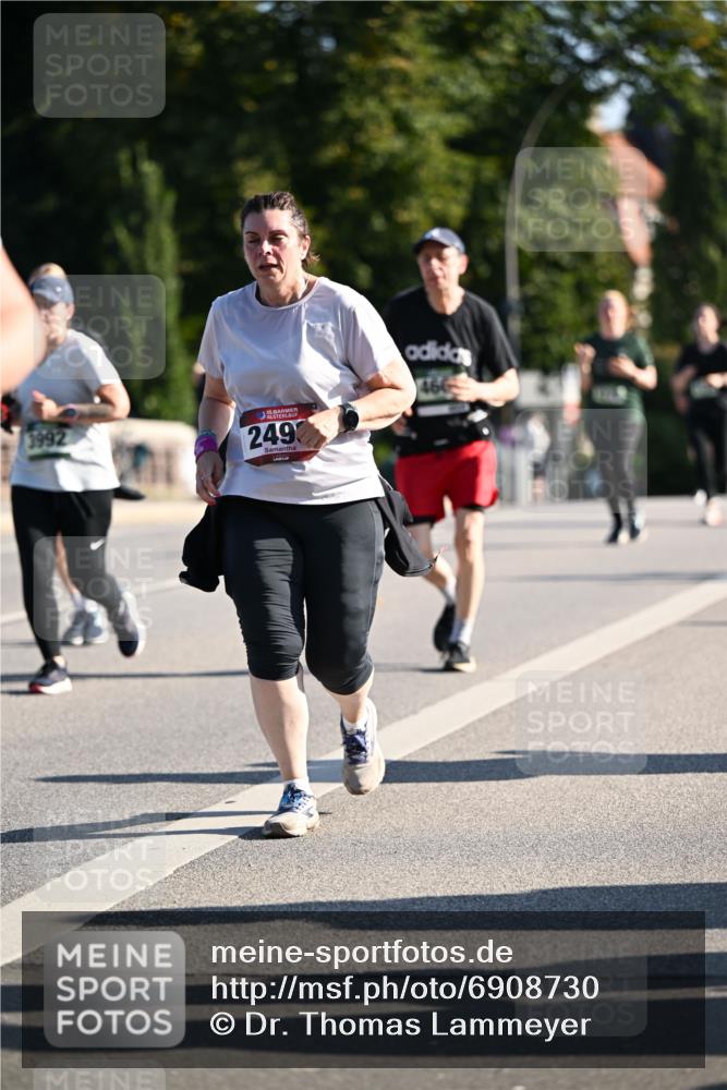 01.09.2024 - BARMER Alsterlauf Dr. Thomas Lammeyer http://msf.ph/oto/6908730 01.09.2024 09:43:37 Laufen 3992, 35, 249, 466 meine-sportfotos.de