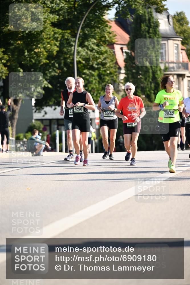 01.09.2024 - BARMER Alsterlauf Dr. Thomas Lammeyer http://msf.ph/oto/6909180 01.09.2024 09:43:59 Laufen 3258, 24, 3099, 3572, 2842, 1521 meine-sportfotos.de