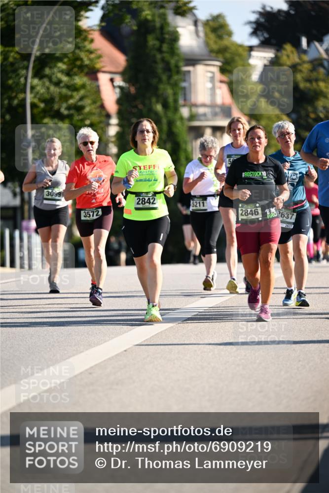 01.09.2024 - BARMER Alsterlauf Dr. Thomas Lammeyer http://msf.ph/oto/6909219 01.09.2024 09:44:01 Laufen 3099, 2842, 3572, 5, 10, 5211, 2846, 637, 2637 meine-sportfotos.de
