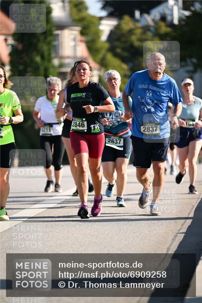 01.09.2024 - BARMER Alsterlauf Dr. Thomas Lammeyer http://msf.ph/oto/6909258 01.09.2024 09:44:02 Laufen 10, 2846, 2637, 2837 meine-sportfotos.de