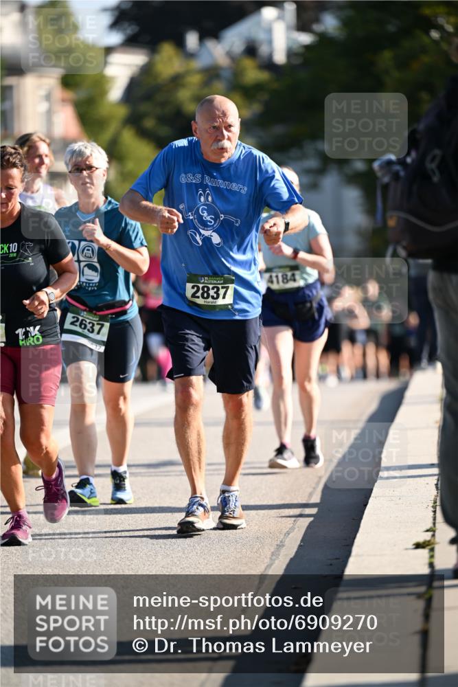 01.09.2024 - BARMER Alsterlauf Dr. Thomas Lammeyer http://msf.ph/oto/6909270 01.09.2024 09:44:03 Laufen 10, 2018, 2637, 637, 2837, 4184 meine-sportfotos.de