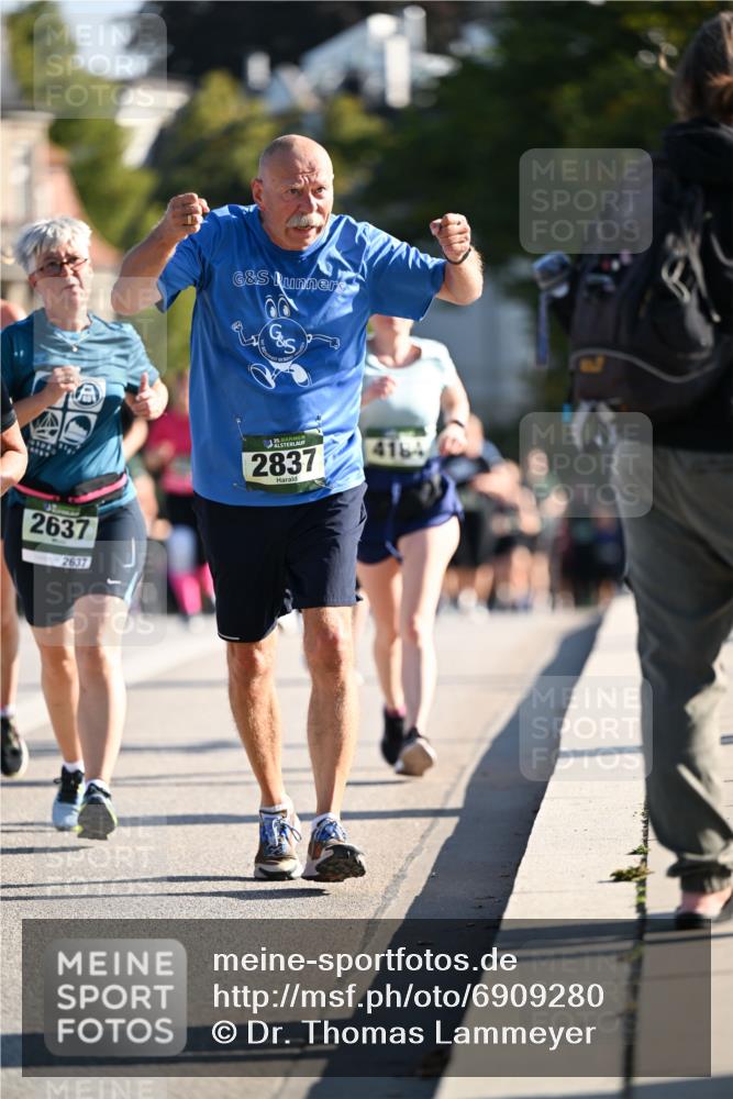 01.09.2024 - BARMER Alsterlauf Dr. Thomas Lammeyer http://msf.ph/oto/6909280 01.09.2024 09:44:03 Laufen 2637, 2637, 00, 35, 2837, 4164 meine-sportfotos.de