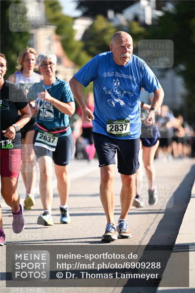 01.09.2024 - BARMER Alsterlauf Dr. Thomas Lammeyer http://msf.ph/oto/6909288 01.09.2024 09:44:03 Laufen 2637, 35, 2837 meine-sportfotos.de