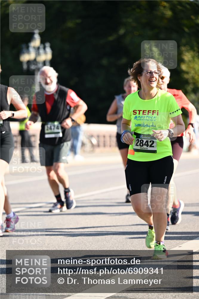 01.09.2024 - BARMER Alsterlauf Dr. Thomas Lammeyer http://msf.ph/oto/6909341 01.09.2024 09:44:05 Laufen 2474, 135, 2842 meine-sportfotos.de