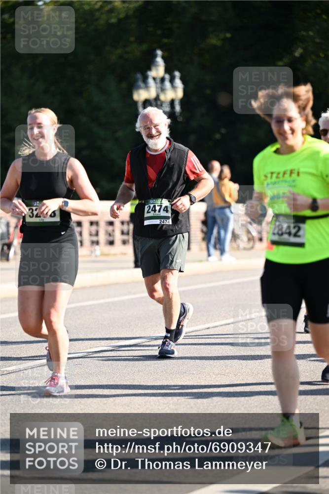 01.09.2024 - BARMER Alsterlauf Dr. Thomas Lammeyer http://msf.ph/oto/6909347 01.09.2024 09:44:05 Laufen 326, 2474, 2474, 2842 meine-sportfotos.de