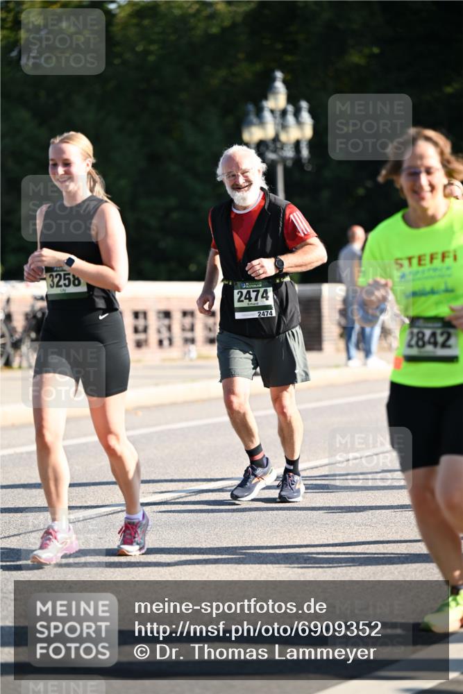 01.09.2024 - BARMER Alsterlauf Dr. Thomas Lammeyer http://msf.ph/oto/6909352 01.09.2024 09:44:05 Laufen 3258, 2474, 2474, 2842 meine-sportfotos.de