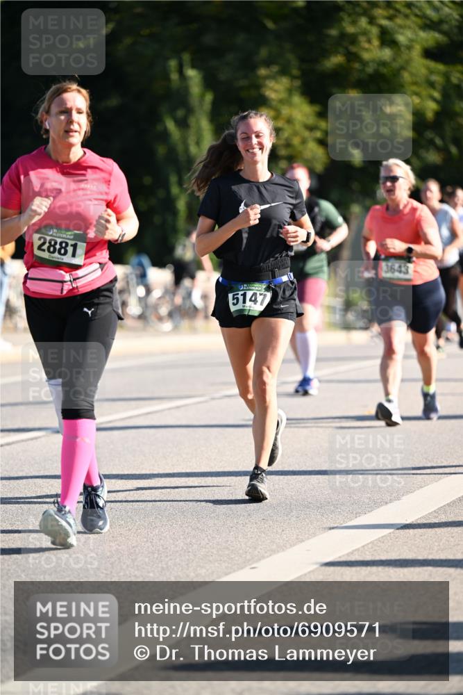 01.09.2024 - BARMER Alsterlauf Dr. Thomas Lammeyer http://msf.ph/oto/6909571 01.09.2024 09:44:16 Laufen 2881, 5147, 3643 meine-sportfotos.de