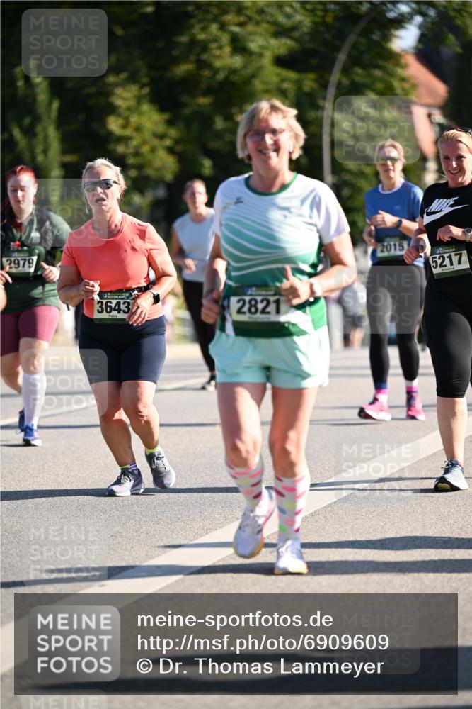 01.09.2024 - BARMER Alsterlauf Dr. Thomas Lammeyer http://msf.ph/oto/6909609 01.09.2024 09:44:18 Laufen 2979, 3643, 2821, 2015, 5217 meine-sportfotos.de