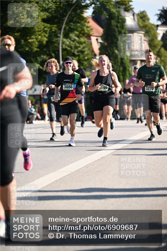 01.09.2024 - BARMER Alsterlauf Dr. Thomas Lammeyer http://msf.ph/oto/6909687 01.09.2024 09:44:20 Laufen 3886, 199, 3270 meine-sportfotos.de