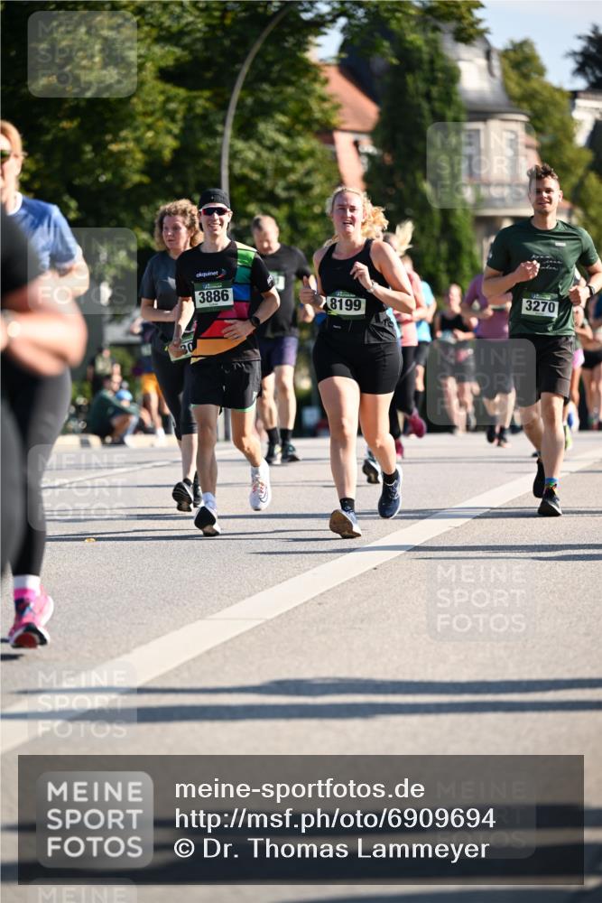 01.09.2024 - BARMER Alsterlauf Dr. Thomas Lammeyer http://msf.ph/oto/6909694 01.09.2024 09:44:20 Laufen 3886, 8199, 3270 meine-sportfotos.de