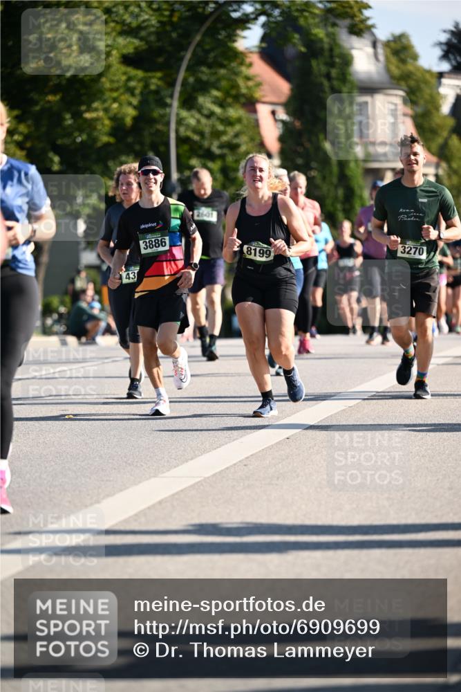 01.09.2024 - BARMER Alsterlauf Dr. Thomas Lammeyer http://msf.ph/oto/6909699 01.09.2024 09:44:20 Laufen 43, 3886, 2601, 3270, 8199 meine-sportfotos.de