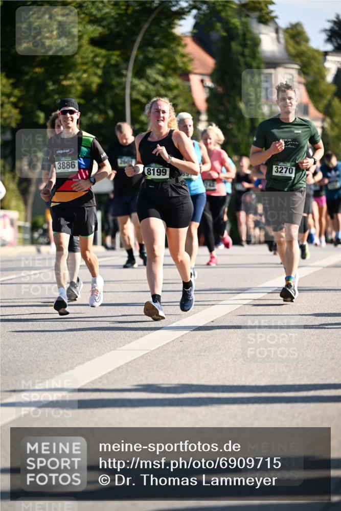 01.09.2024 - BARMER Alsterlauf Dr. Thomas Lammeyer http://msf.ph/oto/6909715 01.09.2024 09:44:21 Laufen 3886, 8199, 3270 meine-sportfotos.de