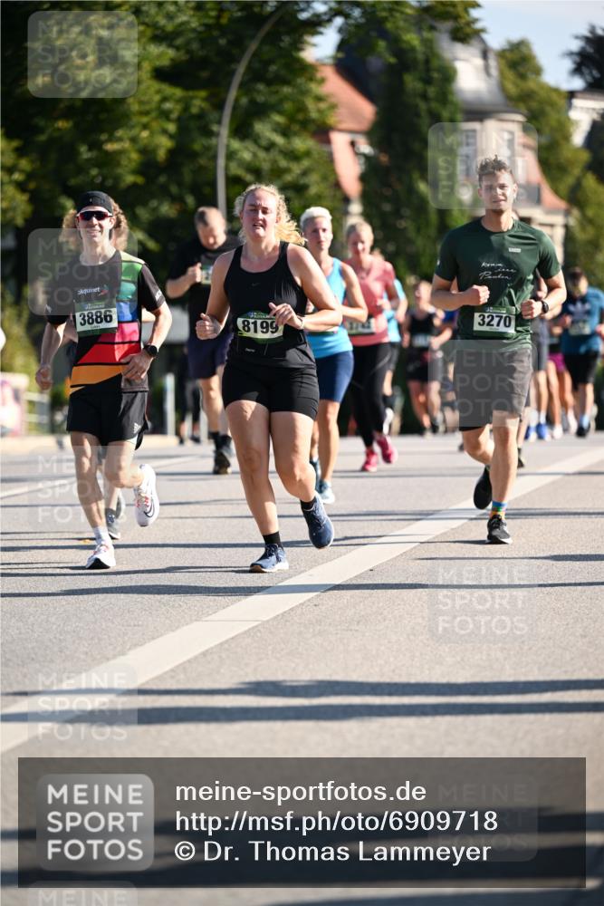 01.09.2024 - BARMER Alsterlauf Dr. Thomas Lammeyer http://msf.ph/oto/6909718 01.09.2024 09:44:21 Laufen 3886, 8199, 3270 meine-sportfotos.de