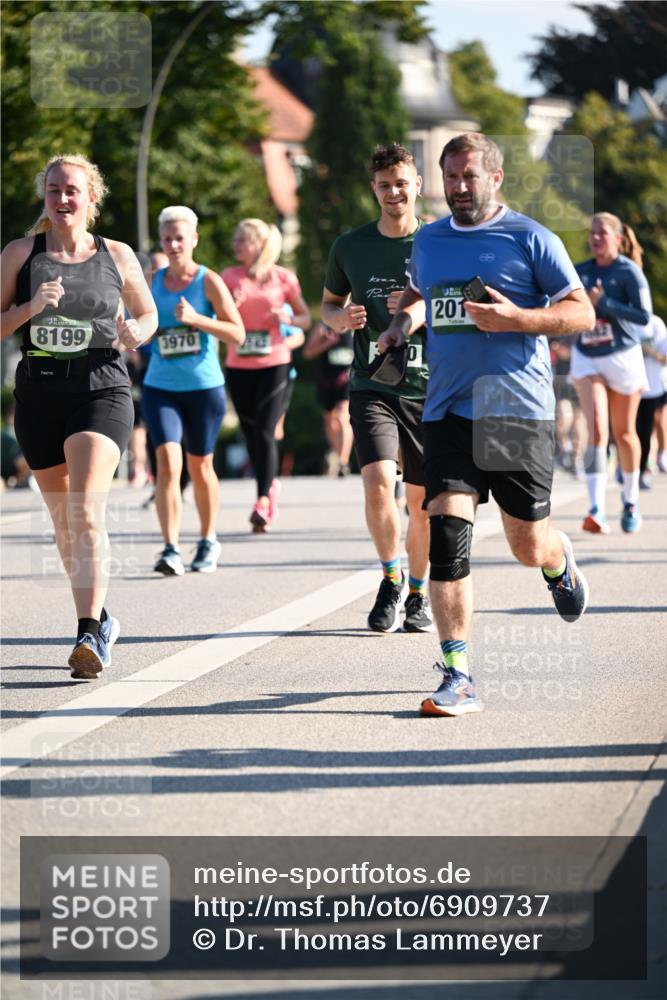 01.09.2024 - BARMER Alsterlauf Dr. Thomas Lammeyer http://msf.ph/oto/6909737 01.09.2024 09:44:22 Laufen 8199, 1970, 201, 0 meine-sportfotos.de