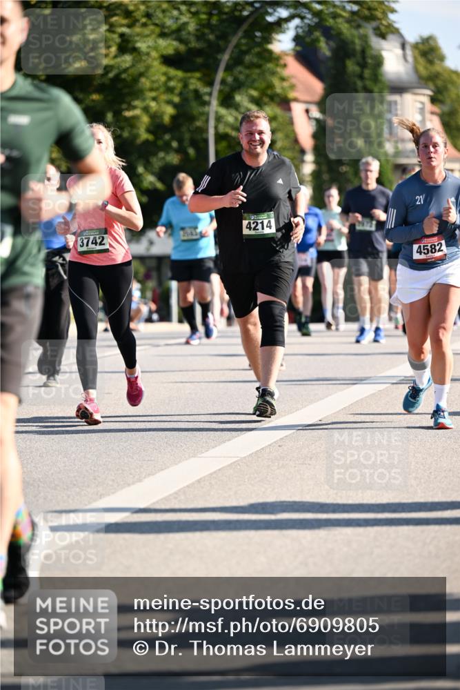 01.09.2024 - BARMER Alsterlauf Dr. Thomas Lammeyer http://msf.ph/oto/6909805 01.09.2024 09:44:25 Laufen 4214, 3742, 2043, 21, 4582 meine-sportfotos.de