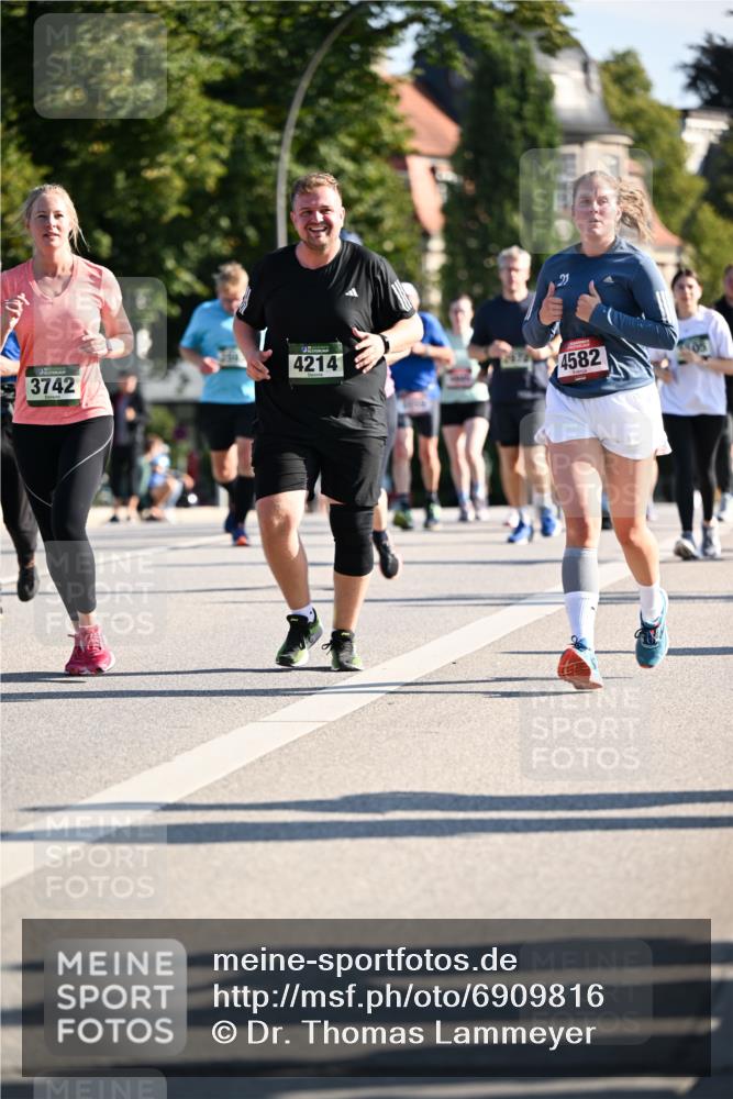 01.09.2024 - BARMER Alsterlauf Dr. Thomas Lammeyer http://msf.ph/oto/6909816 01.09.2024 09:44:25 Laufen 4214, 3742, 21, 2570, 4582 meine-sportfotos.de