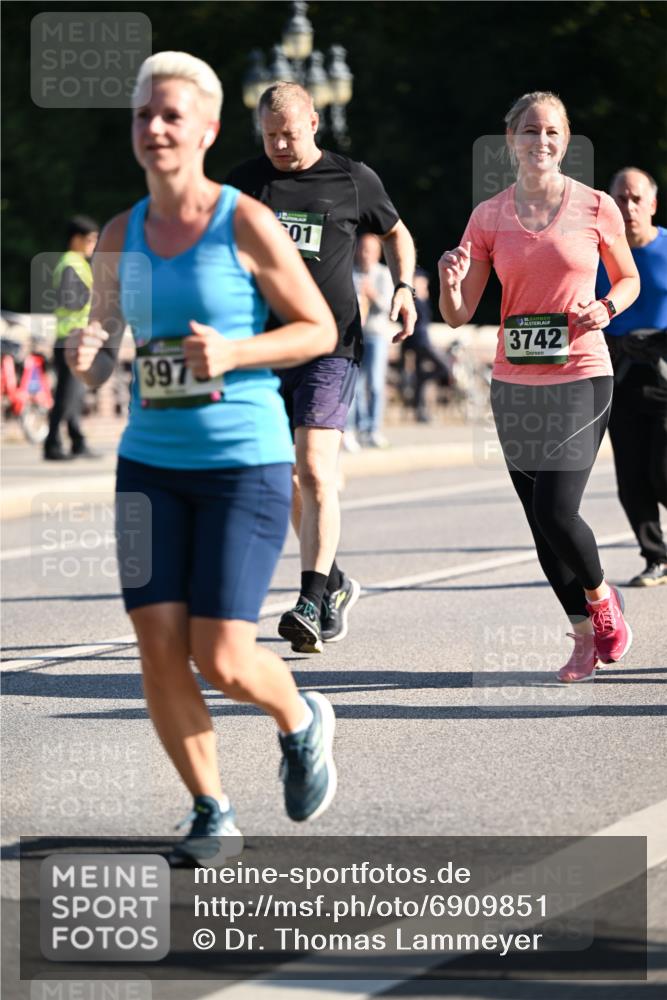 01.09.2024 - BARMER Alsterlauf Dr. Thomas Lammeyer http://msf.ph/oto/6909851 01.09.2024 09:44:27 Laufen 397, 01, 35, 3742 meine-sportfotos.de