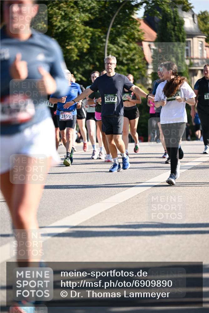 01.09.2024 - BARMER Alsterlauf Dr. Thomas Lammeyer http://msf.ph/oto/6909890 01.09.2024 09:44:28 Laufen 5119, 3159, 2972, 35, 23 meine-sportfotos.de