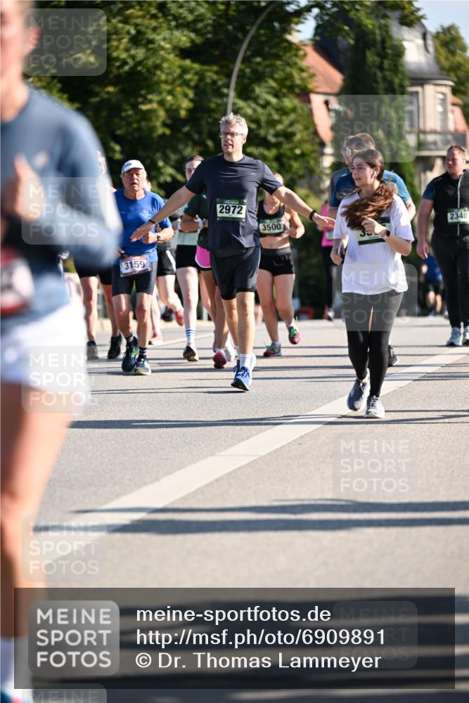 01.09.2024 - BARMER Alsterlauf Dr. Thomas Lammeyer http://msf.ph/oto/6909891 01.09.2024 09:44:28 Laufen 3159, 2972, 3500, 2340 meine-sportfotos.de