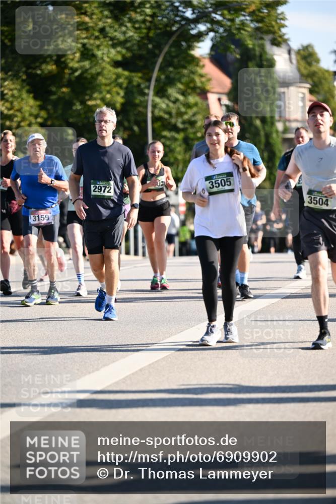 01.09.2024 - BARMER Alsterlauf Dr. Thomas Lammeyer http://msf.ph/oto/6909902 01.09.2024 09:44:29 Laufen 3159, 3505, 2972, 3504 meine-sportfotos.de