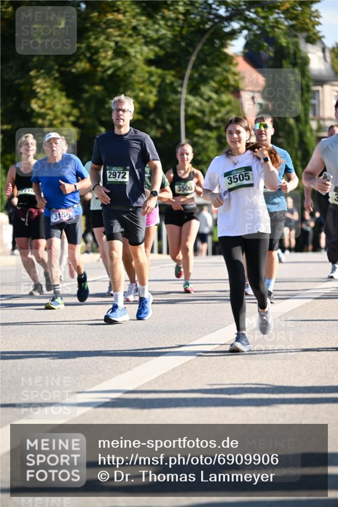 01.09.2024 - BARMER Alsterlauf Dr. Thomas Lammeyer http://msf.ph/oto/6909906 01.09.2024 09:44:29 Laufen 3159, 2972, 3500, 3505 meine-sportfotos.de