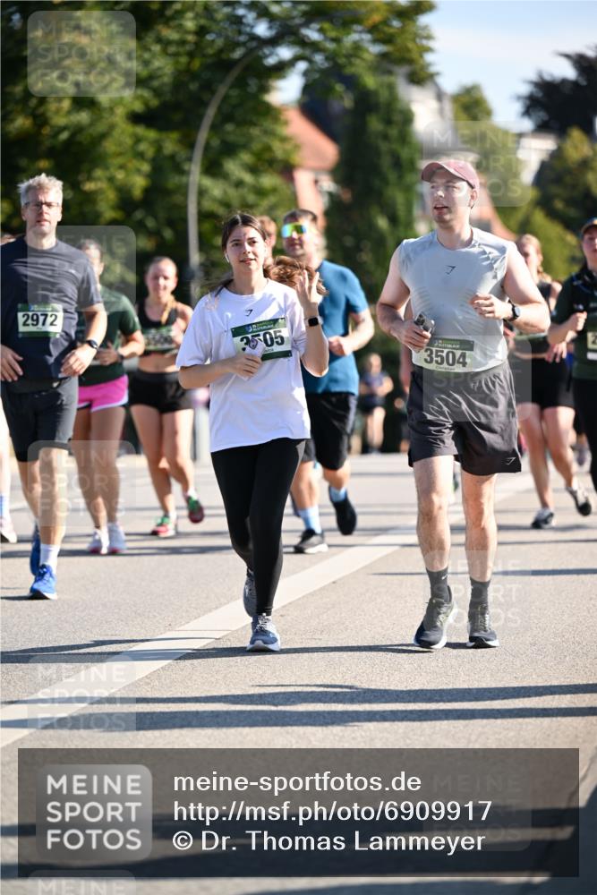 01.09.2024 - BARMER Alsterlauf Dr. Thomas Lammeyer http://msf.ph/oto/6909917 01.09.2024 09:44:30 Laufen 2972, 7, 3505, 3504 meine-sportfotos.de