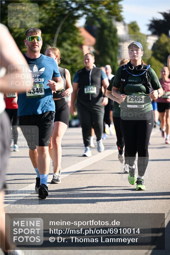 01.09.2024 - BARMER Alsterlauf Dr. Thomas Lammeyer http://msf.ph/oto/6910014 01.09.2024 09:44:33 Laufen 4714, 4346, 2340, 2965, 2965 meine-sportfotos.de