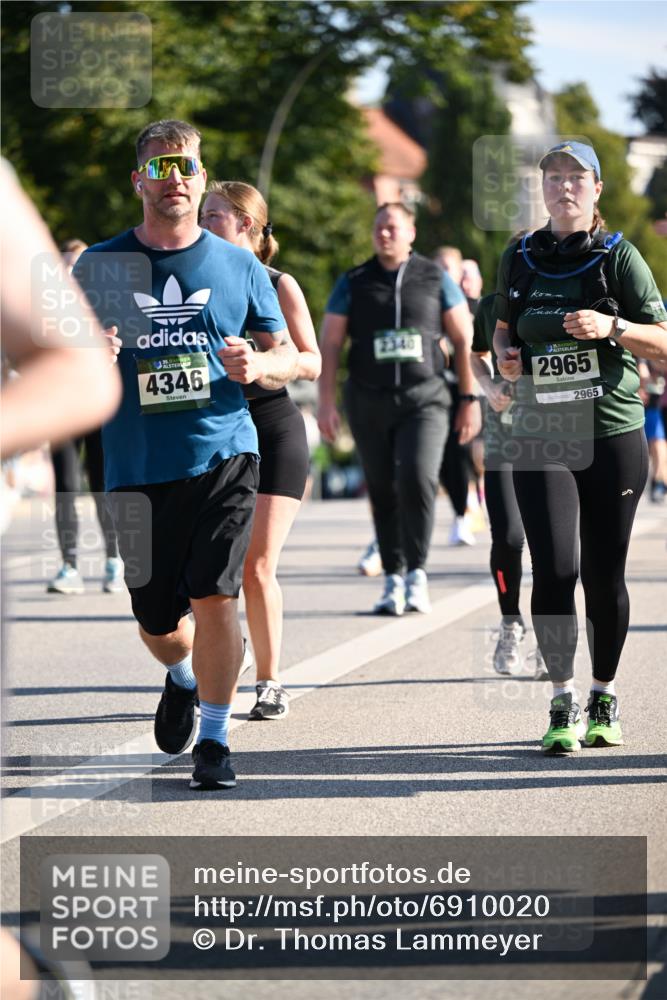 01.09.2024 - BARMER Alsterlauf Dr. Thomas Lammeyer http://msf.ph/oto/6910020 01.09.2024 09:44:33 Laufen 4346, 2346, 15, 2965, 2965 meine-sportfotos.de