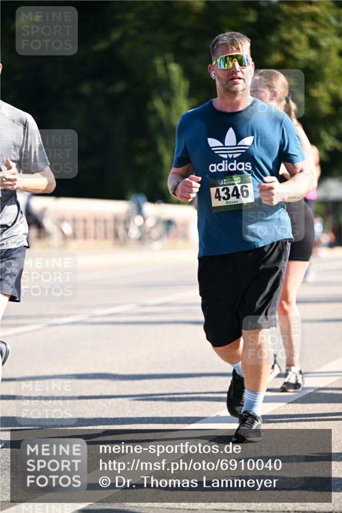 01.09.2024 - BARMER Alsterlauf Dr. Thomas Lammeyer http://msf.ph/oto/6910040 01.09.2024 09:44:34 Laufen 4346 meine-sportfotos.de