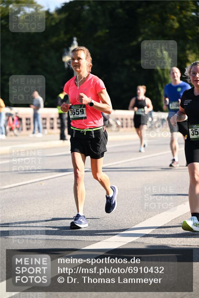 01.09.2024 - BARMER Alsterlauf Dr. Thomas Lammeyer http://msf.ph/oto/6910432 01.09.2024 09:44:50 Laufen 3659, 2109, 35 meine-sportfotos.de