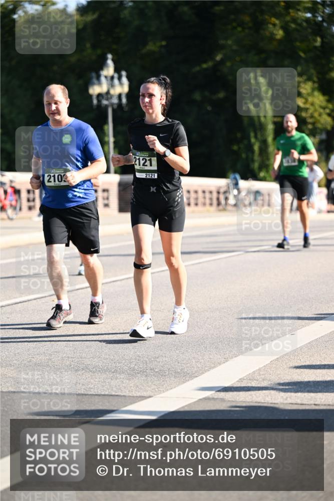 01.09.2024 - BARMER Alsterlauf Dr. Thomas Lammeyer http://msf.ph/oto/6910505 01.09.2024 09:44:52 Laufen 2103, 2121, 2121 meine-sportfotos.de