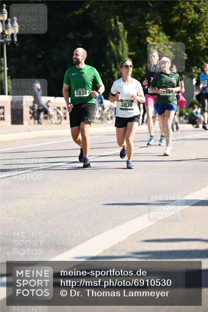 01.09.2024 - BARMER Alsterlauf Dr. Thomas Lammeyer http://msf.ph/oto/6910530 01.09.2024 09:44:54 Laufen 2838, 2839, 154 meine-sportfotos.de