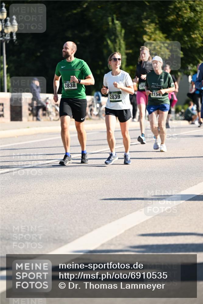 01.09.2024 - BARMER Alsterlauf Dr. Thomas Lammeyer http://msf.ph/oto/6910535 01.09.2024 09:44:54 Laufen 2838, 2839, 2154 meine-sportfotos.de