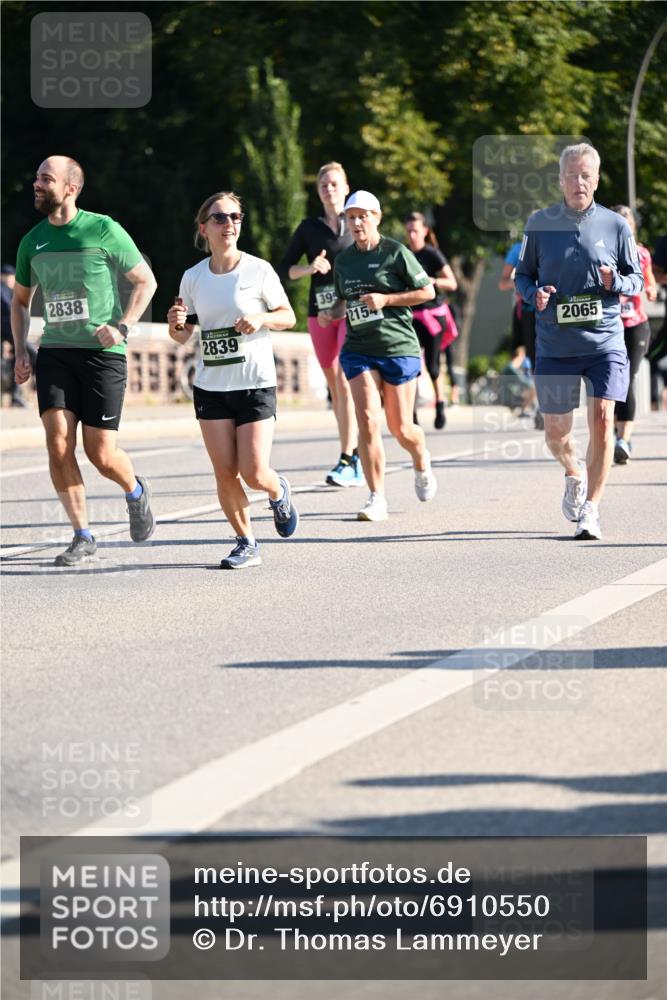 01.09.2024 - BARMER Alsterlauf Dr. Thomas Lammeyer http://msf.ph/oto/6910550 01.09.2024 09:44:54 Laufen 2838, 2839, 39, 2154, 2065 meine-sportfotos.de