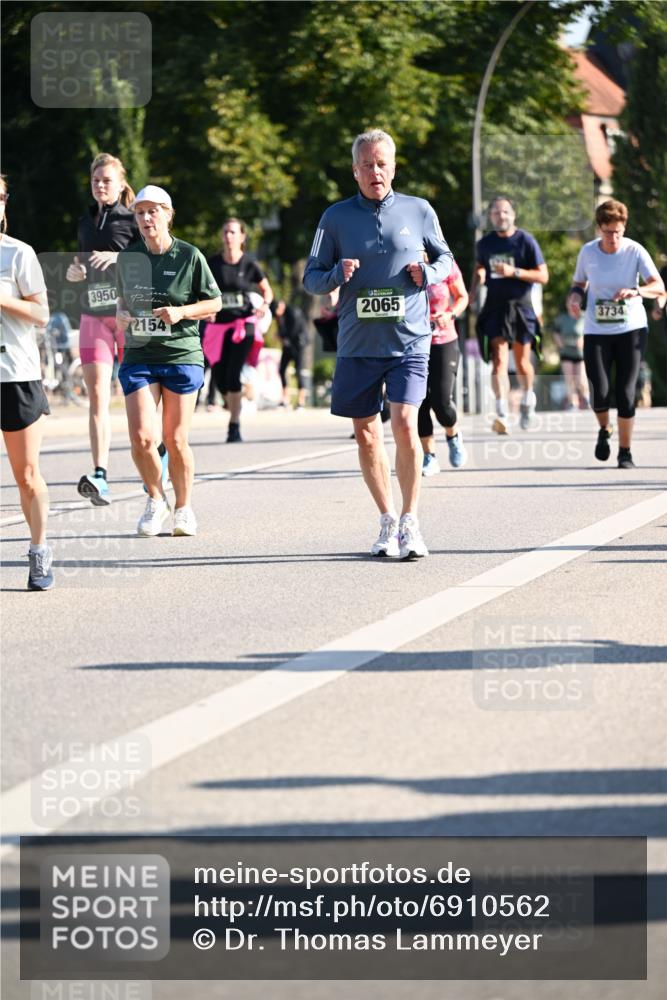01.09.2024 - BARMER Alsterlauf Dr. Thomas Lammeyer http://msf.ph/oto/6910562 01.09.2024 09:44:54 Laufen 3950, 2154, 2065, 3734 meine-sportfotos.de