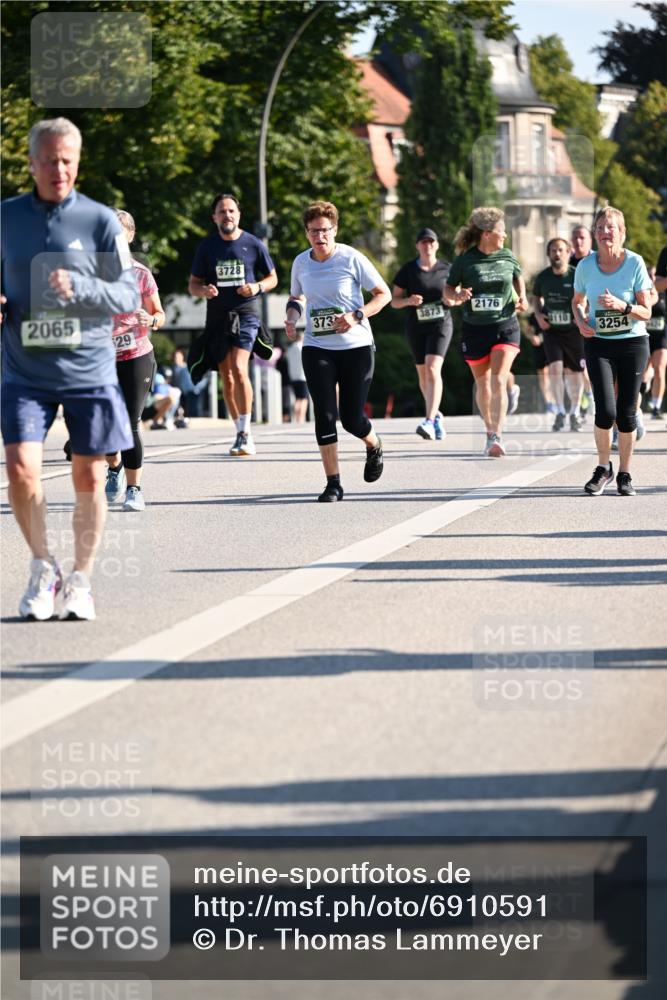 01.09.2024 - BARMER Alsterlauf Dr. Thomas Lammeyer http://msf.ph/oto/6910591 01.09.2024 09:44:55 Laufen 2065, 29, 373, 3873, 2176, 3110, 3254 meine-sportfotos.de