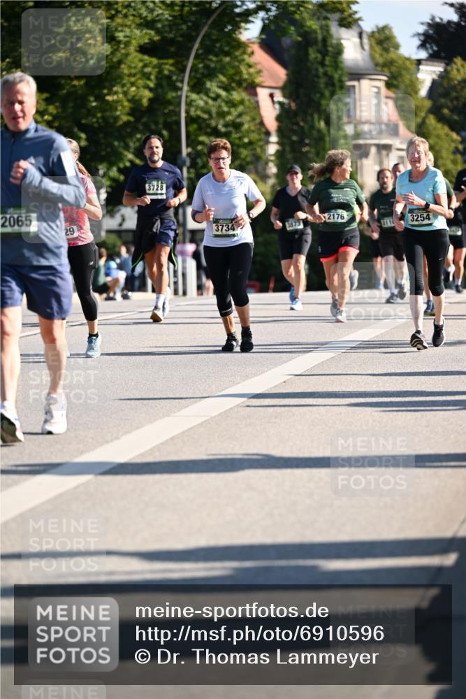 01.09.2024 - BARMER Alsterlauf Dr. Thomas Lammeyer http://msf.ph/oto/6910596 01.09.2024 09:44:56 Laufen 2065, 29, 3728, 3734, 2176, 3110, 3254 meine-sportfotos.de