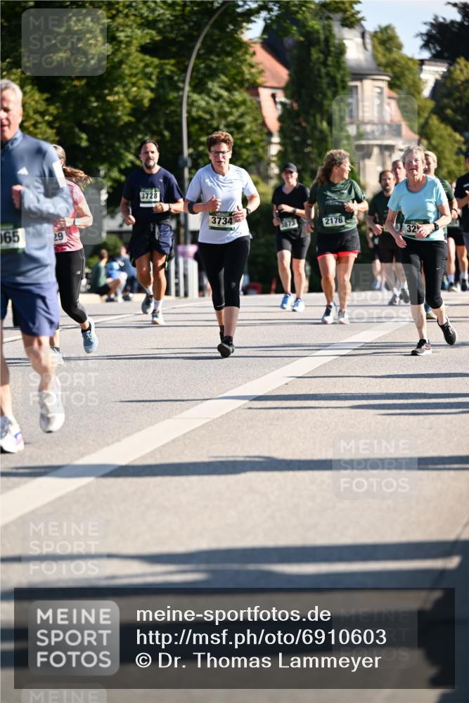 01.09.2024 - BARMER Alsterlauf Dr. Thomas Lammeyer http://msf.ph/oto/6910603 01.09.2024 09:44:56 Laufen 065, 3734, 3873, 2176, 32 meine-sportfotos.de
