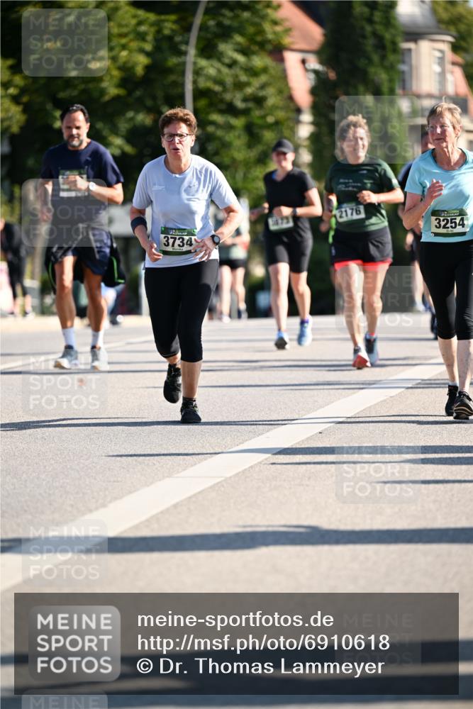 01.09.2024 - BARMER Alsterlauf Dr. Thomas Lammeyer http://msf.ph/oto/6910618 01.09.2024 09:44:57 Laufen 2176, 3734, 3254 meine-sportfotos.de