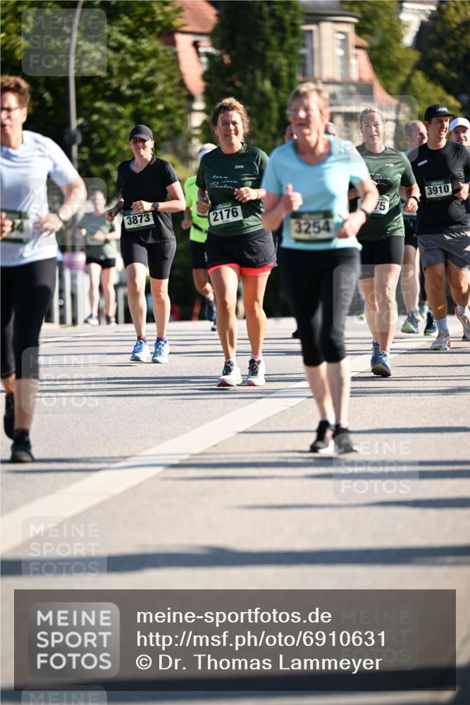 01.09.2024 - BARMER Alsterlauf Dr. Thomas Lammeyer http://msf.ph/oto/6910631 01.09.2024 09:44:57 Laufen 3910, 3873, 2176, 15, 3254 meine-sportfotos.de