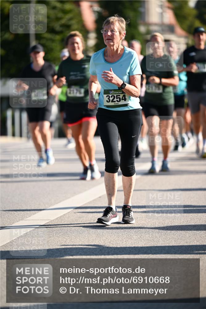 01.09.2024 - BARMER Alsterlauf Dr. Thomas Lammeyer http://msf.ph/oto/6910668 01.09.2024 09:44:58 Laufen 2176, 35, 3254, 8878 meine-sportfotos.de