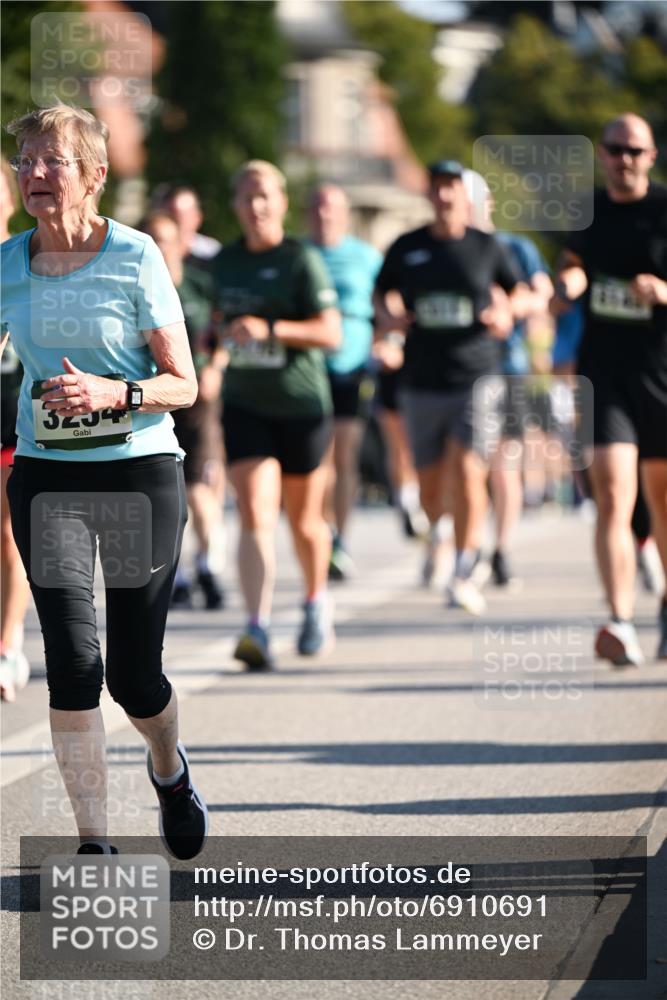 01.09.2024 - BARMER Alsterlauf Dr. Thomas Lammeyer http://msf.ph/oto/6910691 01.09.2024 09:44:59 Laufen 3234 meine-sportfotos.de