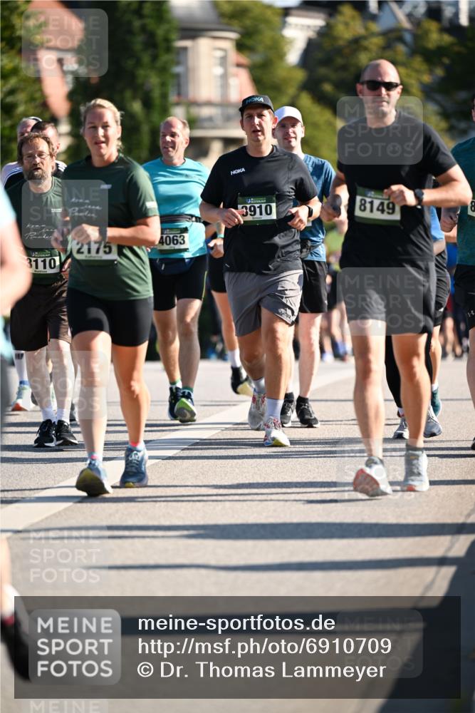 01.09.2024 - BARMER Alsterlauf Dr. Thomas Lammeyer http://msf.ph/oto/6910709 01.09.2024 09:45:00 Laufen 3110, 2175, 4063, 3910, 8149, 8 meine-sportfotos.de