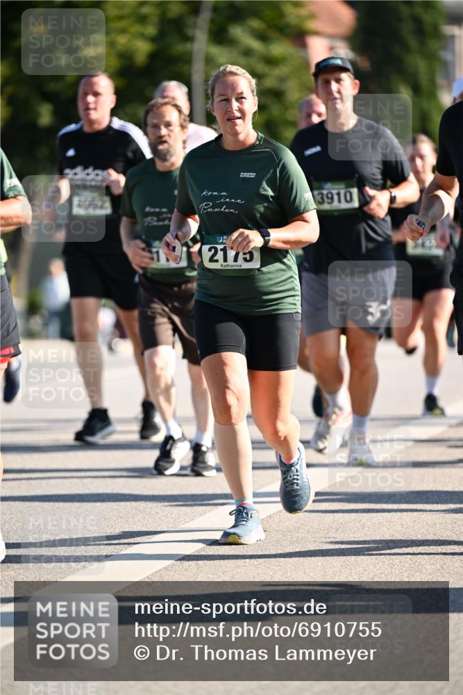 01.09.2024 - BARMER Alsterlauf Dr. Thomas Lammeyer http://msf.ph/oto/6910755 01.09.2024 09:45:02 Laufen 1035, 2175, 3910 meine-sportfotos.de