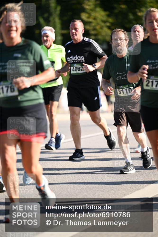 01.09.2024 - BARMER Alsterlauf Dr. Thomas Lammeyer http://msf.ph/oto/6910786 01.09.2024 09:45:02 Laufen 176, 4062, 135, 3110, 217 meine-sportfotos.de