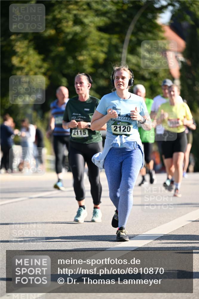 01.09.2024 - BARMER Alsterlauf Dr. Thomas Lammeyer http://msf.ph/oto/6910870 01.09.2024 09:45:08 Laufen 2115, 21, 0975, 2120 meine-sportfotos.de