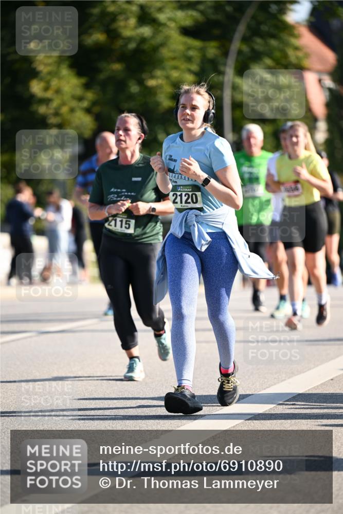 01.09.2024 - BARMER Alsterlauf Dr. Thomas Lammeyer http://msf.ph/oto/6910890 01.09.2024 09:45:09 Laufen 2115, 75, 135, 2120 meine-sportfotos.de