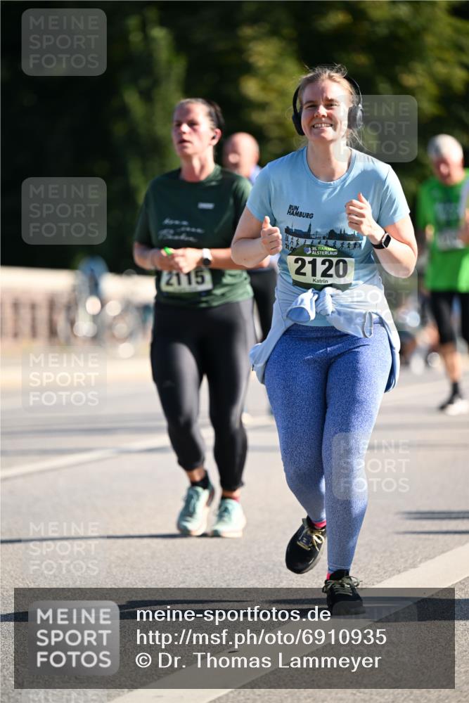 01.09.2024 - BARMER Alsterlauf Dr. Thomas Lammeyer http://msf.ph/oto/6910935 01.09.2024 09:45:10 Laufen 2115, 21, 00, 2120 meine-sportfotos.de