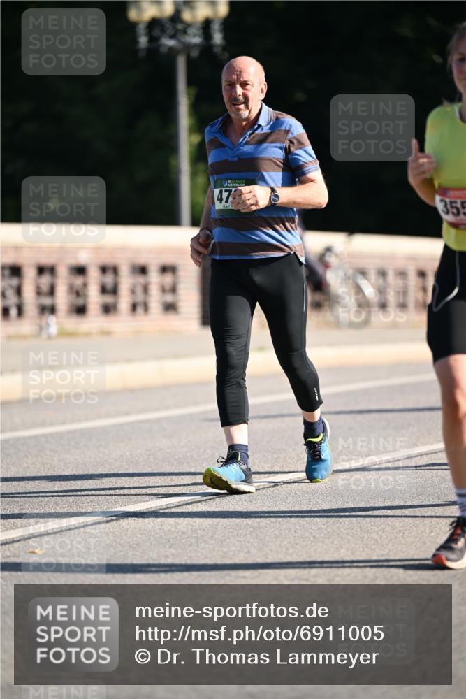 01.09.2024 - BARMER Alsterlauf Dr. Thomas Lammeyer http://msf.ph/oto/6911005 01.09.2024 09:45:13 Laufen 800, 8349, 877, 813, 47, 355 meine-sportfotos.de