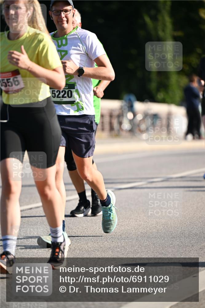 01.09.2024 - BARMER Alsterlauf Dr. Thomas Lammeyer http://msf.ph/oto/6911029 01.09.2024 09:45:14 Laufen 556, 5220 meine-sportfotos.de
